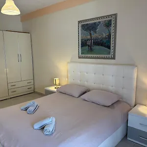 https://marinela-apartment-tirana.hotels-in-tirana.com